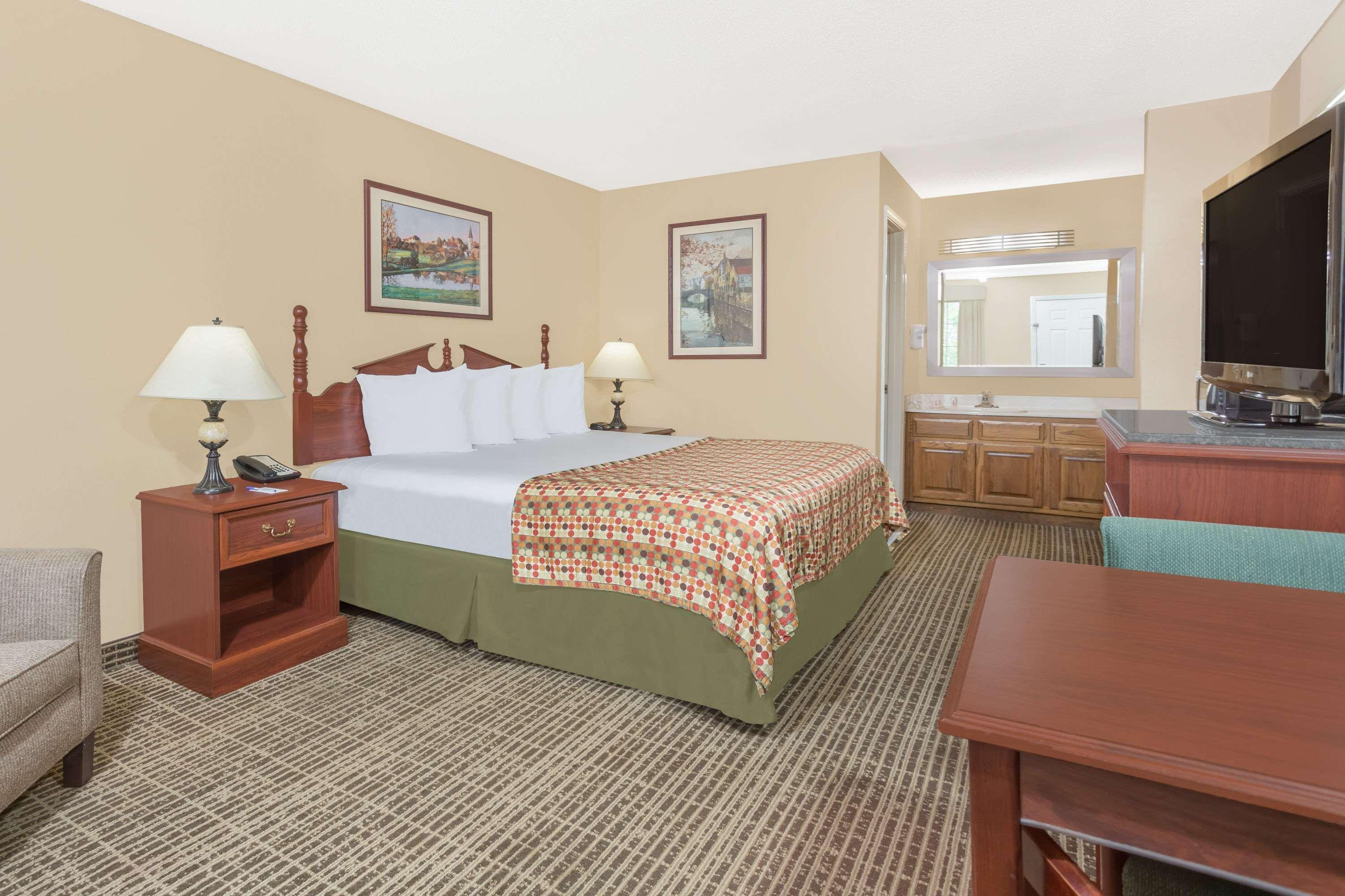 Baymont By Wyndham Anderson Clemson Hotel Exterior foto